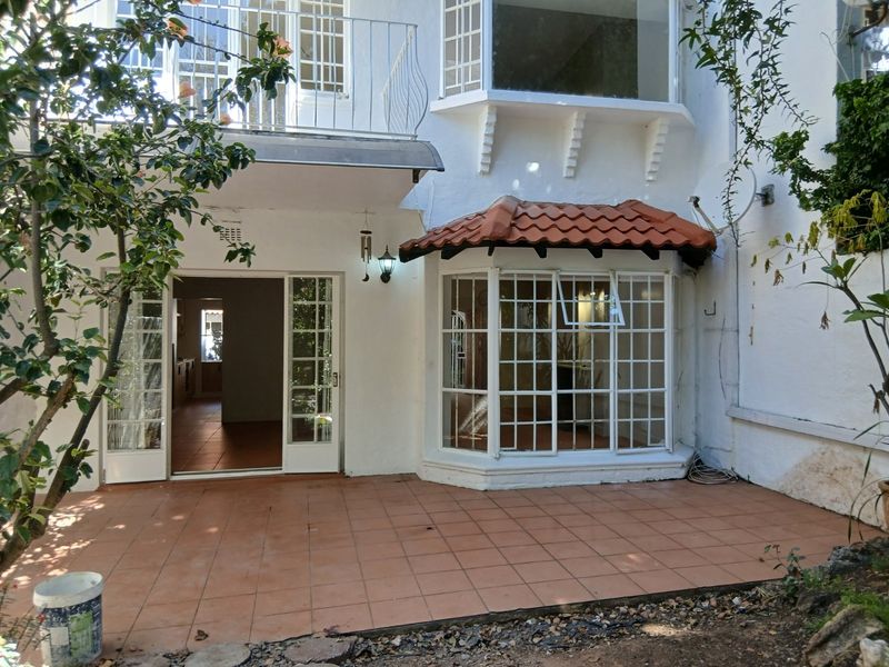 Newly Renovated Garden Unit North Facing Stylish 2 bed 2 bath Ensuite in the Heart of Sandton-Pet Friendly No Refuse or Sewage Charges-Prepaid Electricity - Photo 2