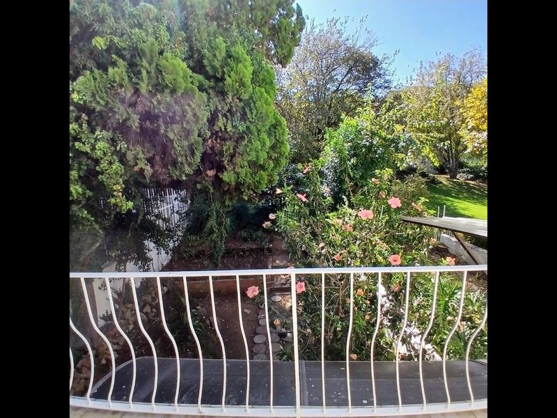 Newly Renovated Garden Unit North Facing Stylish 2 bed 2 bath Ensuite in the Heart of Sandton-Pet Friendly No Refuse or Sewage Charges-Prepaid Electricity - Photo 3