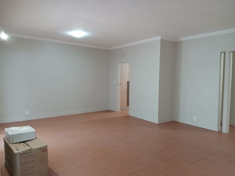 Newly Renovated Garden Unit North Facing Stylish 2 bed 2 bath Ensuite in the Heart of Sandton-Pet Friendly No Refuse or Sewage Charges-Prepaid Electricity - Photo 8