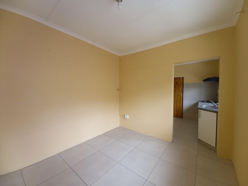 Modern 2 Bedroom Garden Cottage To Let In Stanger Manor - Photo 3
