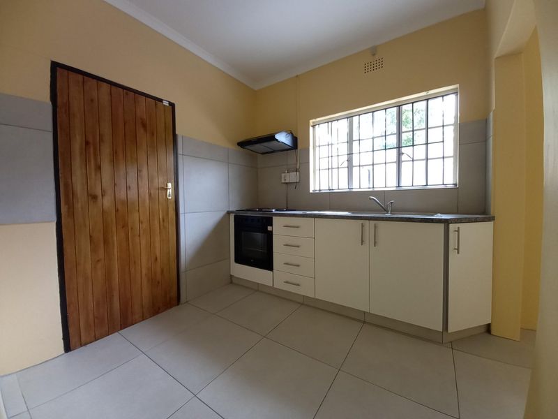 Modern 2 Bedroom Garden Cottage To Let In Stanger Manor - Photo 2