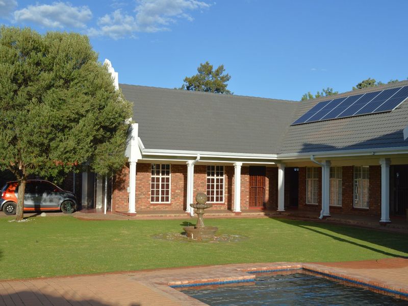 SOLE AND EXCLUSIVE MANDATE. Victorian-Inspired Architectural Masterpiece | Heated Pool, Borehole, Solar System & Exceptional Luxury in Prime Flamwood - Photo 10