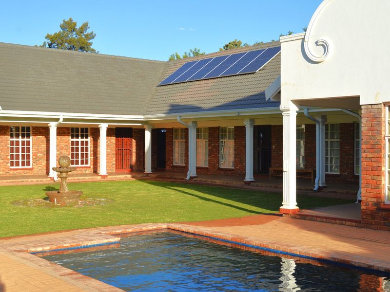 SOLE AND EXCLUSIVE MANDATE. Victorian-Inspired Architectural Masterpiece | Heated Pool, Borehole, Solar System & Exceptional Luxury in Prime Flamwood - Photo 8