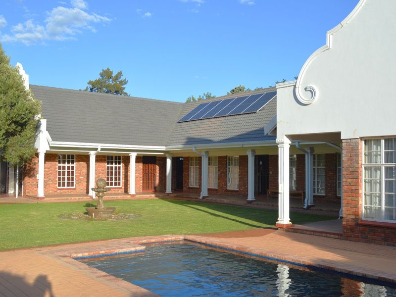 SOLE AND EXCLUSIVE MANDATE. Victorian-Inspired Architectural Masterpiece | Heated Pool, Borehole, Solar System & Exceptional Luxury in Prime Flamwood - Photo 9