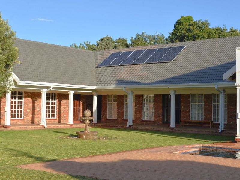 SOLE AND EXCLUSIVE MANDATE. Victorian-Inspired Architectural Masterpiece | Heated Pool, Borehole, Solar System & Exceptional Luxury in Prime Flamwood - Photo 3