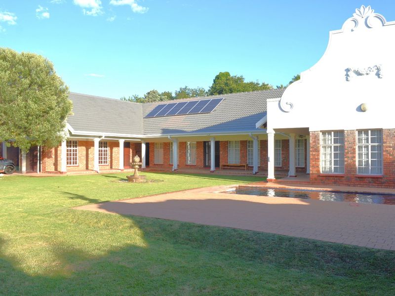 SOLE AND EXCLUSIVE MANDATE. Victorian-Inspired Architectural Masterpiece | Heated Pool, Borehole, Solar System & Exceptional Luxury in Prime Flamwood - Photo 3