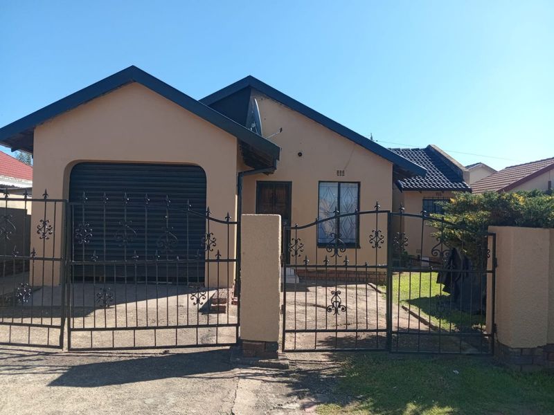 3 Bed House in Daveyton for Sale - Photo 2