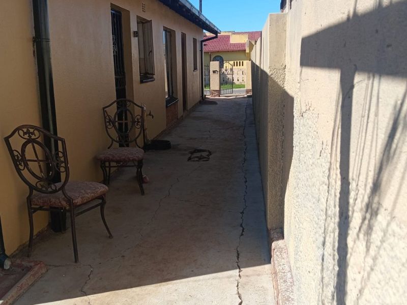 3 Bed House in Daveyton for Sale - Photo 4