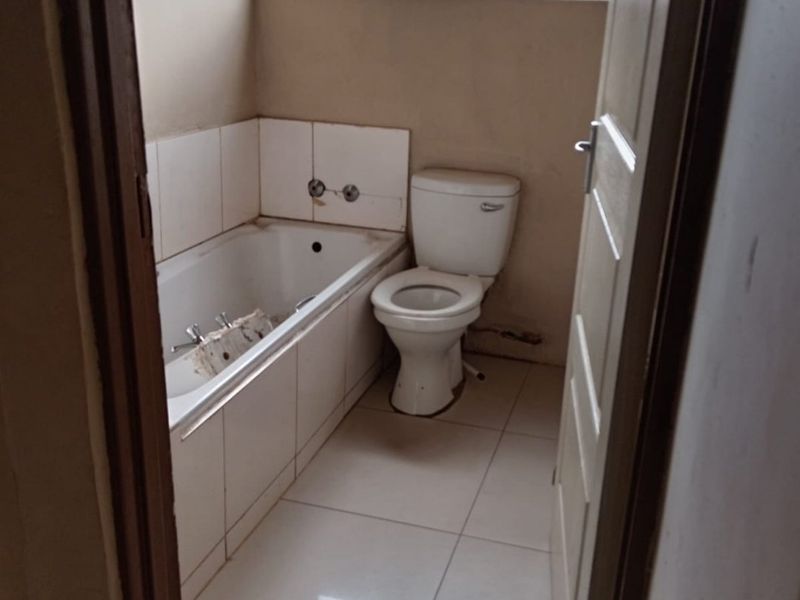 Charming Etwatwa Home with Spacious Living - Photo 9