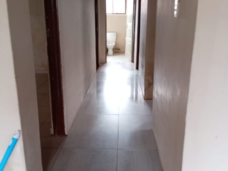 Charming Etwatwa Home with Spacious Living - Photo 8