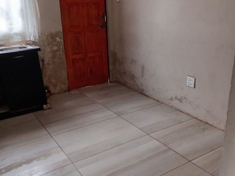 Charming Etwatwa Home with Spacious Living - Photo 7