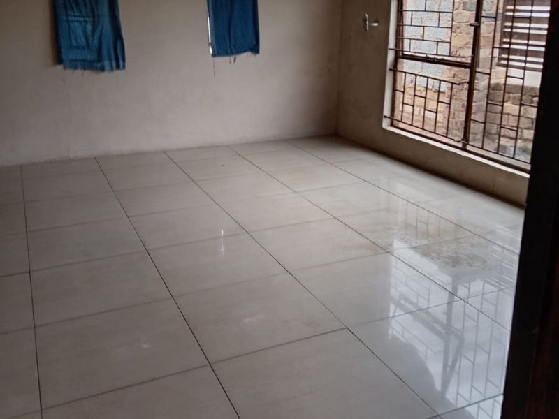 Charming Etwatwa Home with Spacious Living - Photo 6