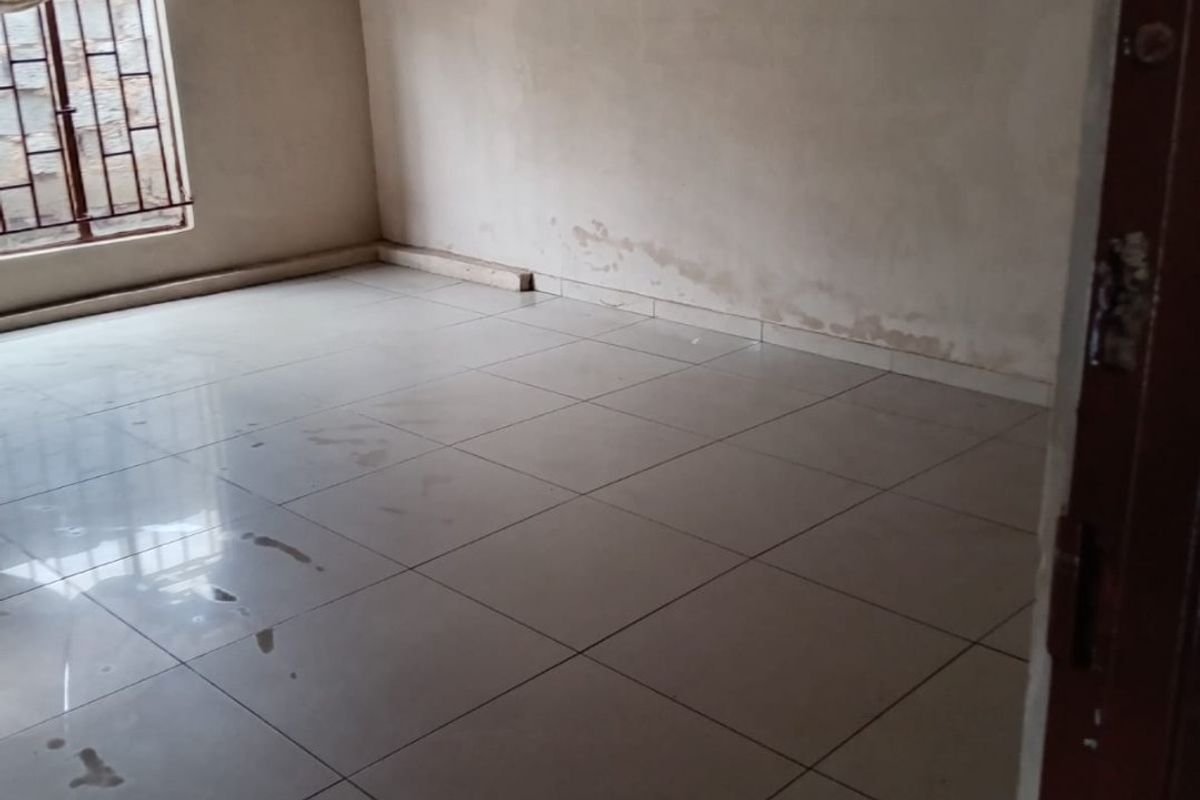 Charming Etwatwa Home with Spacious Living - Photo 4