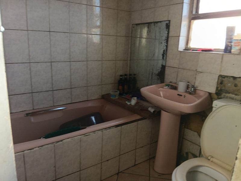 5 Bedroom house with shop for sale in Tafelsig - Photo 4