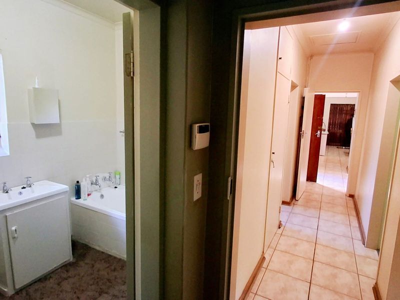 Well-Located 3 Bedroom Family Home Close to Schools - Photo 10