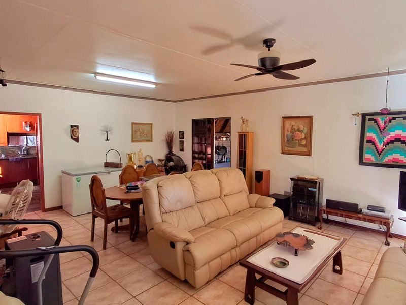Well-Located 3 Bedroom Family Home Close to Schools - Photo 9