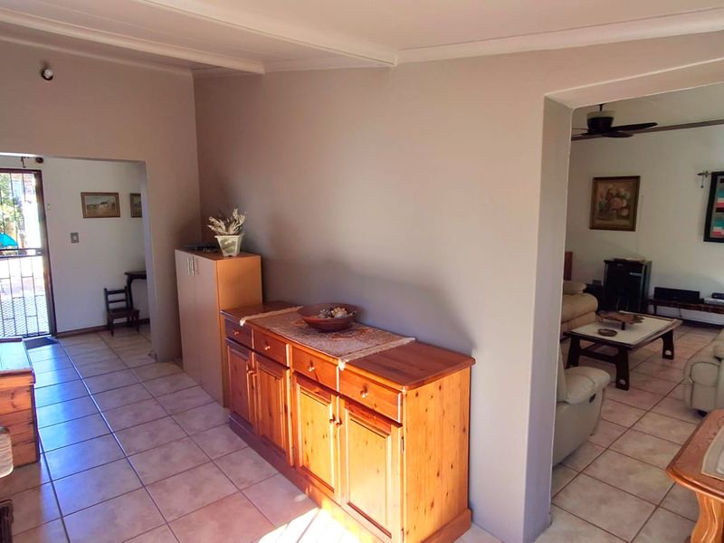 Well-Located 3 Bedroom Family Home Close to Schools - Photo 8