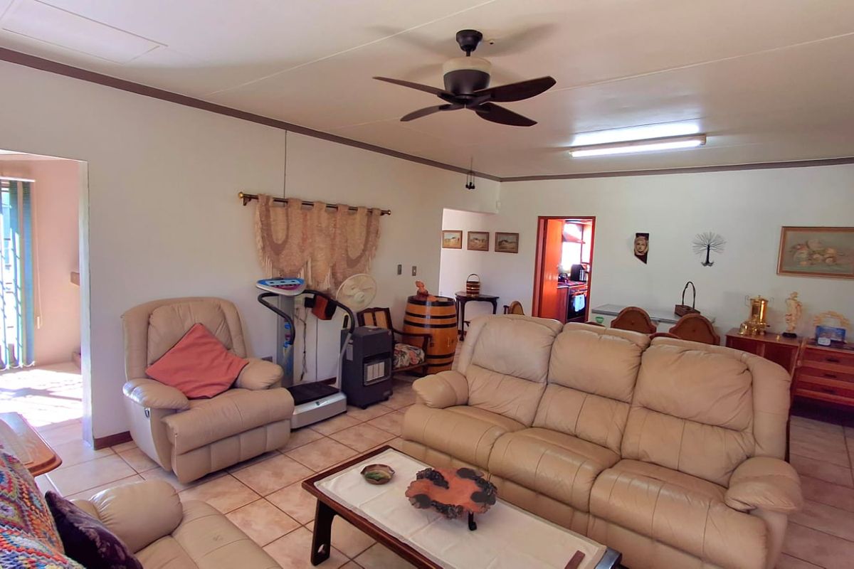 Well-Located 3 Bedroom Family Home Close to Schools - Photo 3