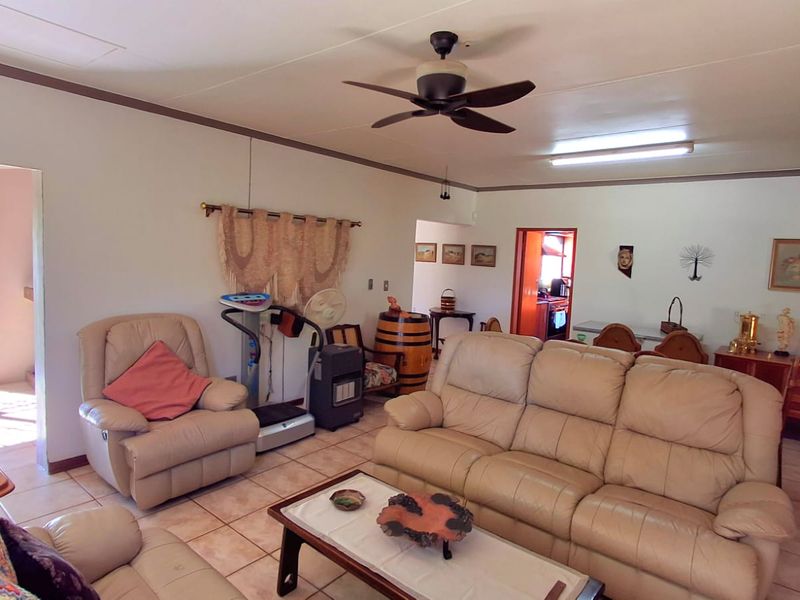 Well-Located 3 Bedroom Family Home Close to Schools - Photo 3