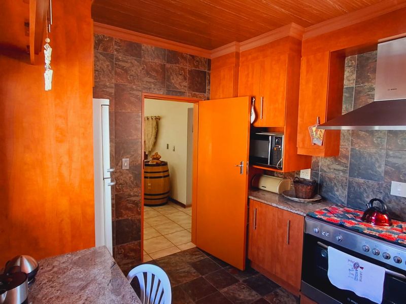 Well-Located 3 Bedroom Family Home Close to Schools - Photo 6