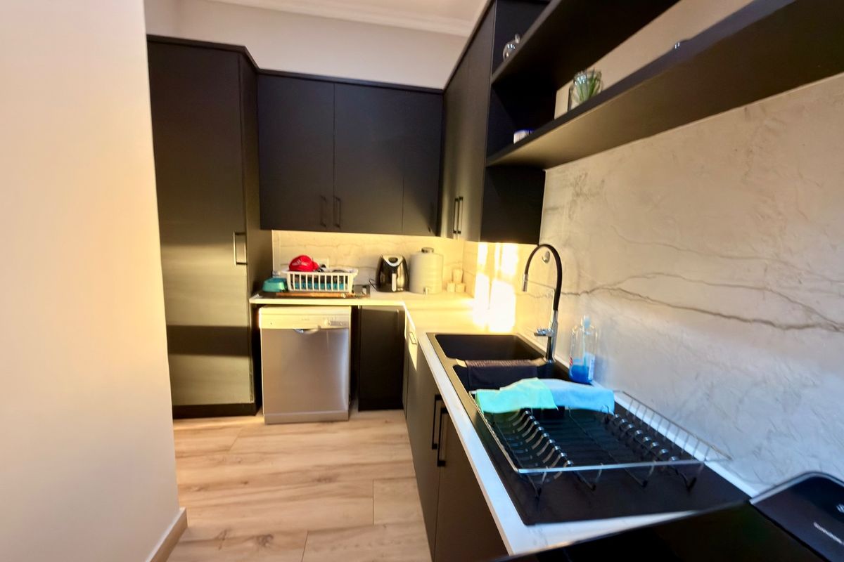 Modern Family Living with Space, Comfort & Entertainment in Meerhof - Photo 5