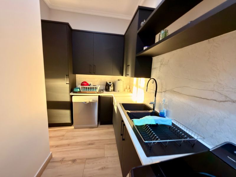 Modern Family Living with Space, Comfort & Entertainment in Meerhof - Photo 5