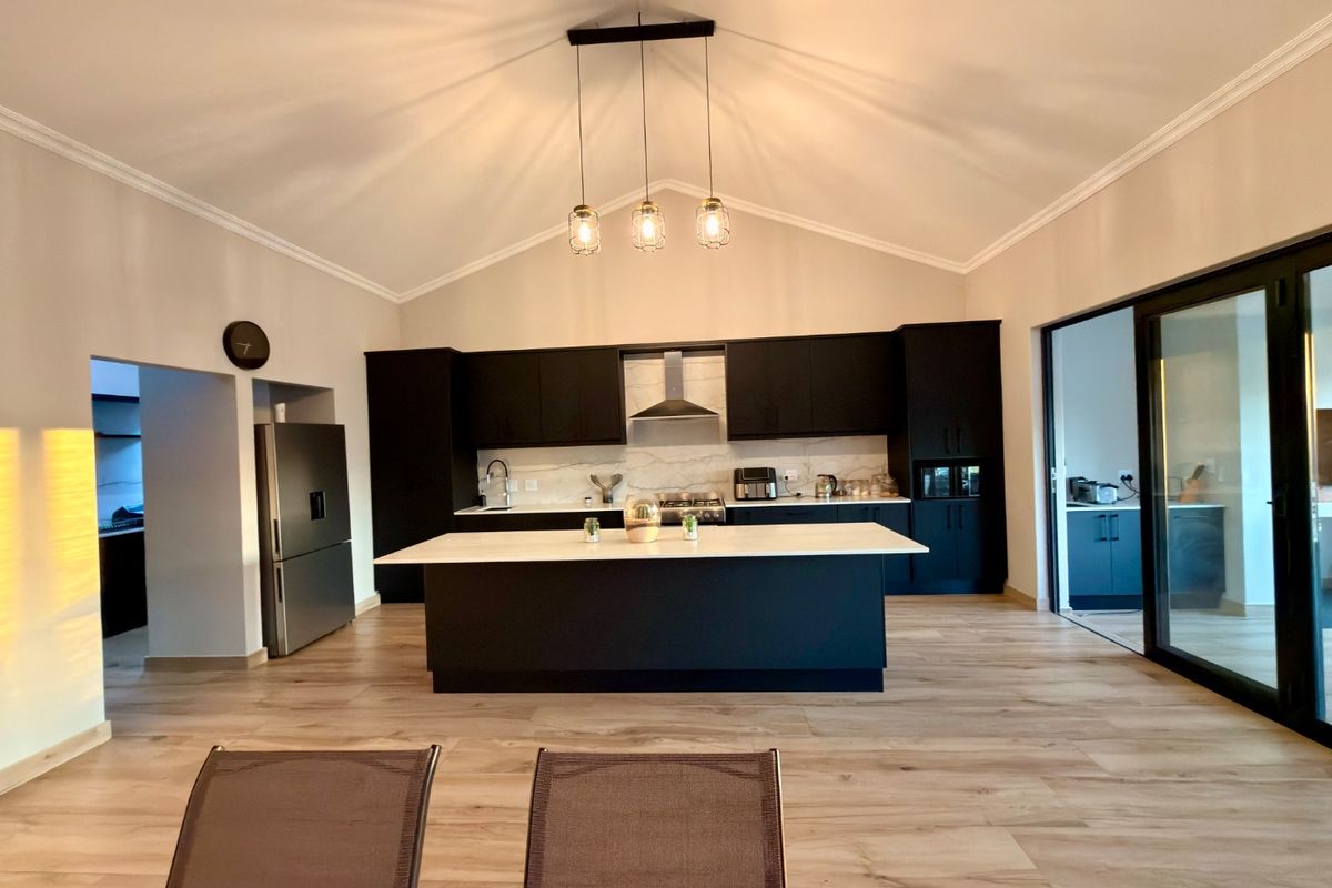 Modern Family Living with Space, Comfort & Entertainment in Meerhof - Photo 4
