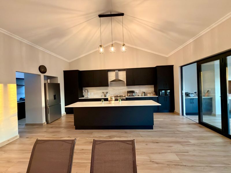 Modern Family Living with Space, Comfort & Entertainment in Meerhof - Photo 4
