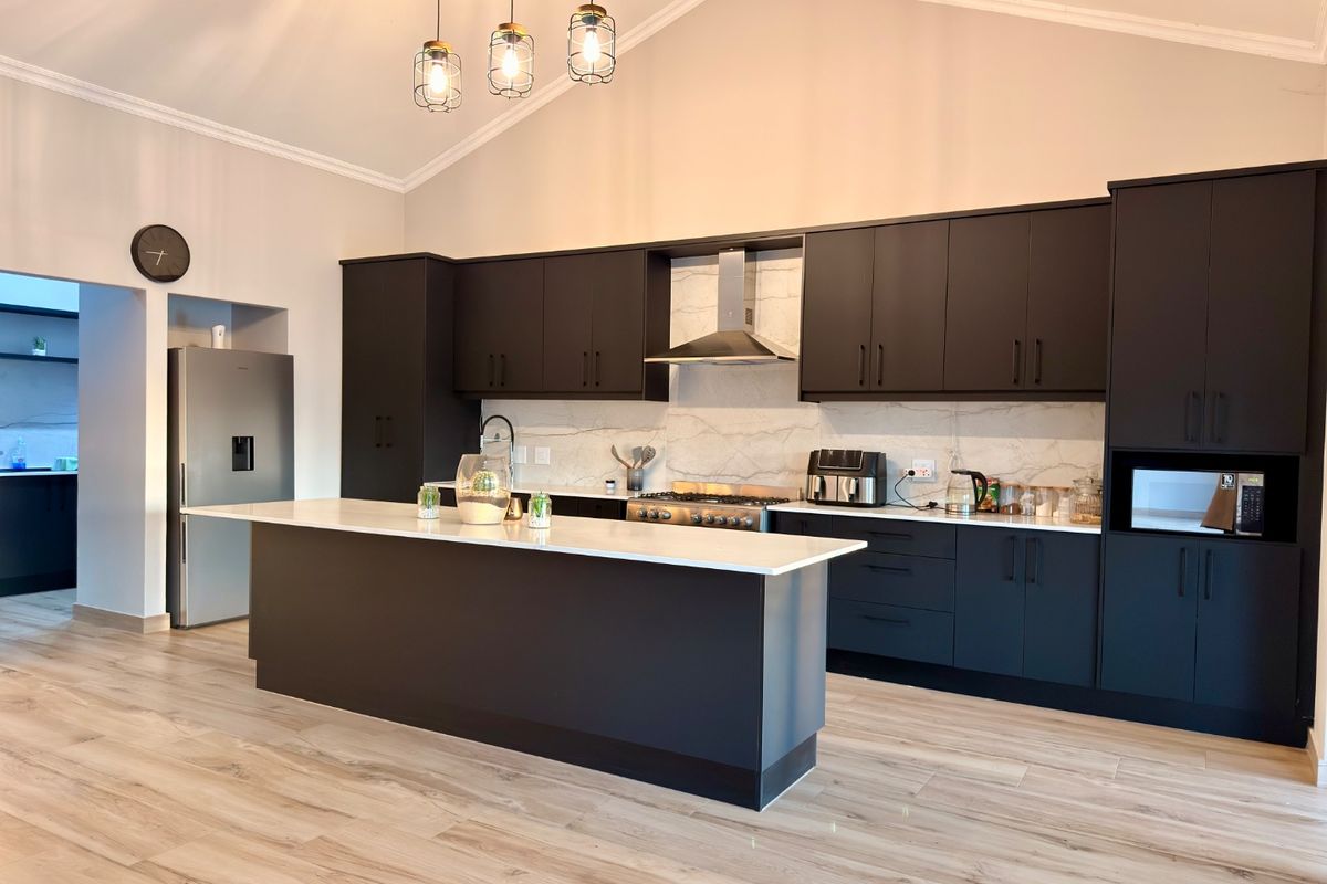 Modern Family Living with Space, Comfort & Entertainment in Meerhof - Photo 3