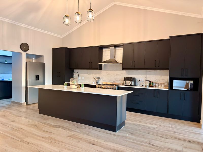 Modern Family Living with Space, Comfort & Entertainment in Meerhof - Photo 3