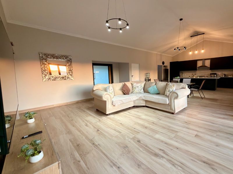 Modern Family Living with Space, Comfort & Entertainment in Meerhof - Photo 10