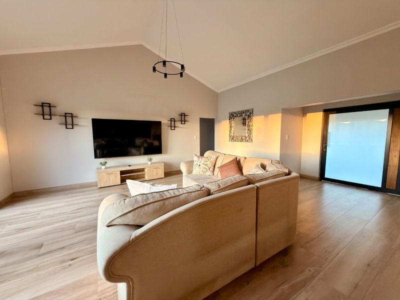 Modern Family Living with Space, Comfort & Entertainment in Meerhof - Photo 8