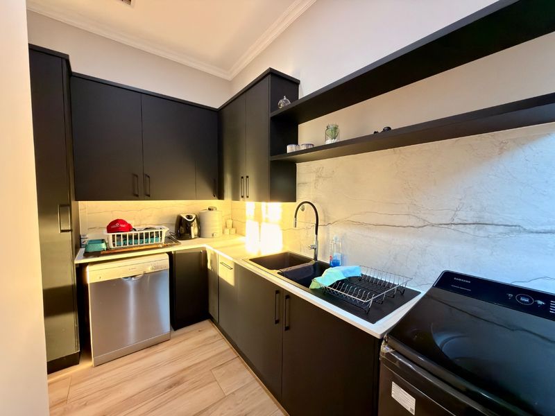 Modern Family Living with Space, Comfort & Entertainment in Meerhof - Photo 6