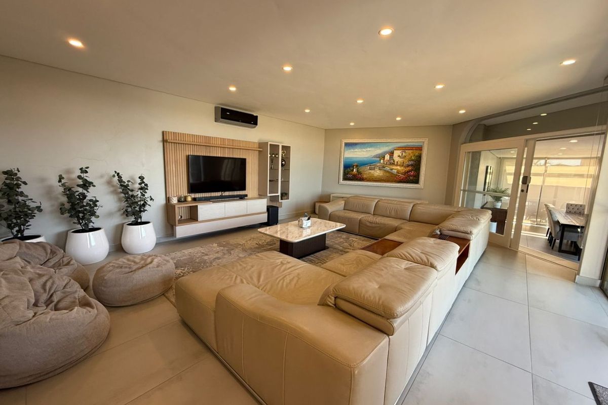 To let in Umhlanga, 5 Bedroom Elevated Furnished Sea View Haven. - Photo 5