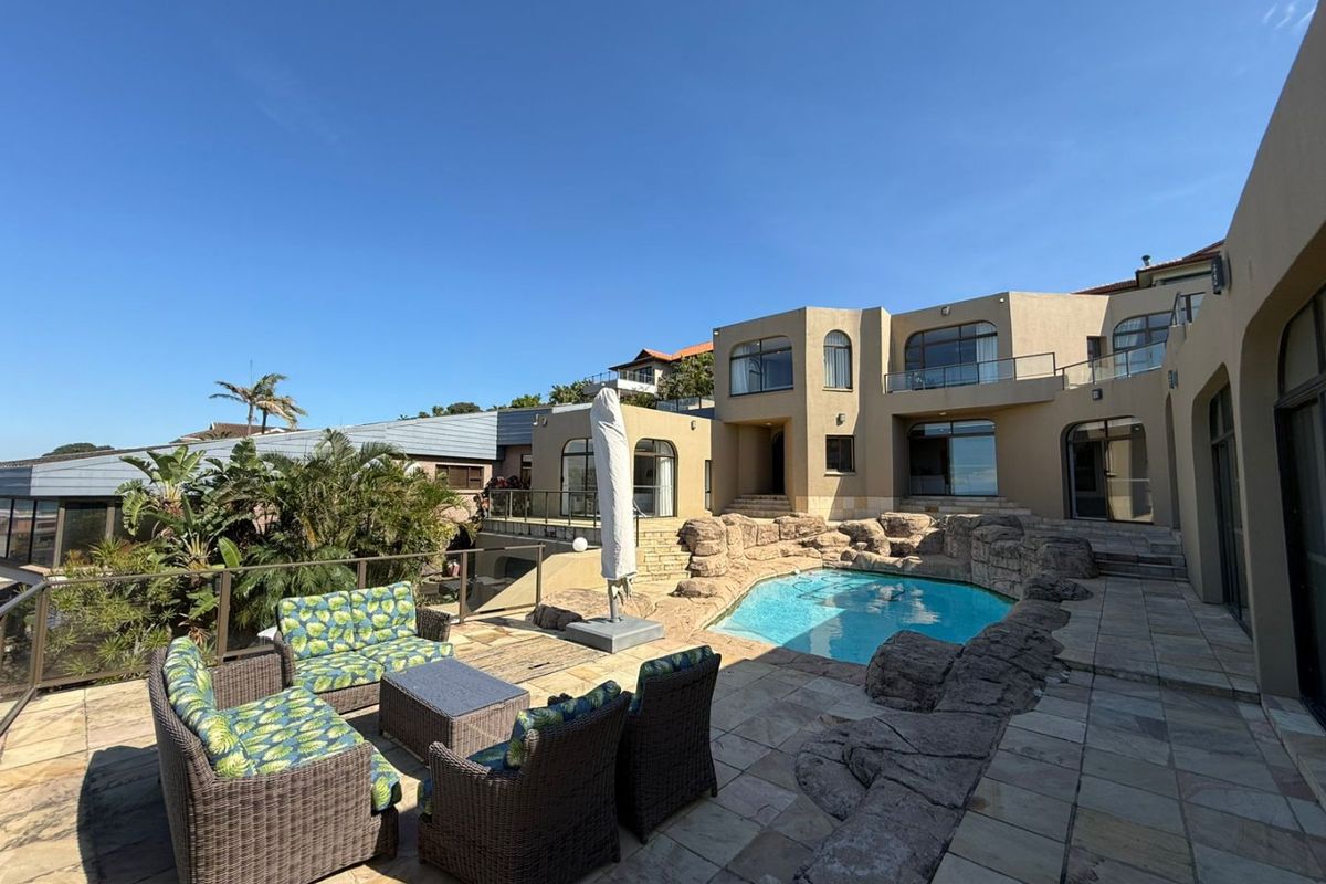 To let in Umhlanga, 5 Bedroom Elevated Furnished Sea View Haven. - Photo 3