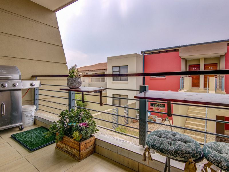 A Luxurious First Floor Unit with 73m2 Floor Space - Photo 8