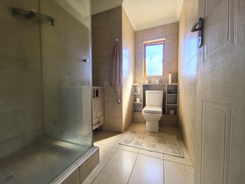2 Bedroom 2 Bathroom Corner Apartment - Photo 9