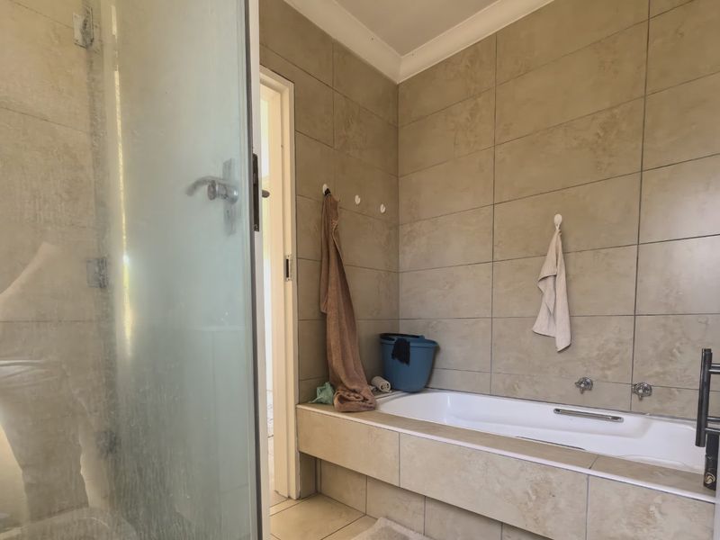 2 Bedroom 2 Bathroom Corner Apartment - Photo 6