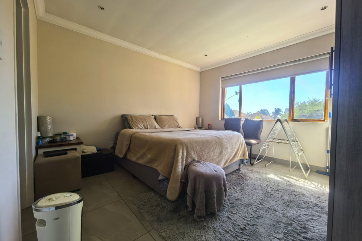 2 Bedroom 2 Bathroom Corner Apartment - Photo 5
