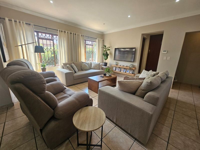 Pristine North-Facing Family Home. - Photo 10