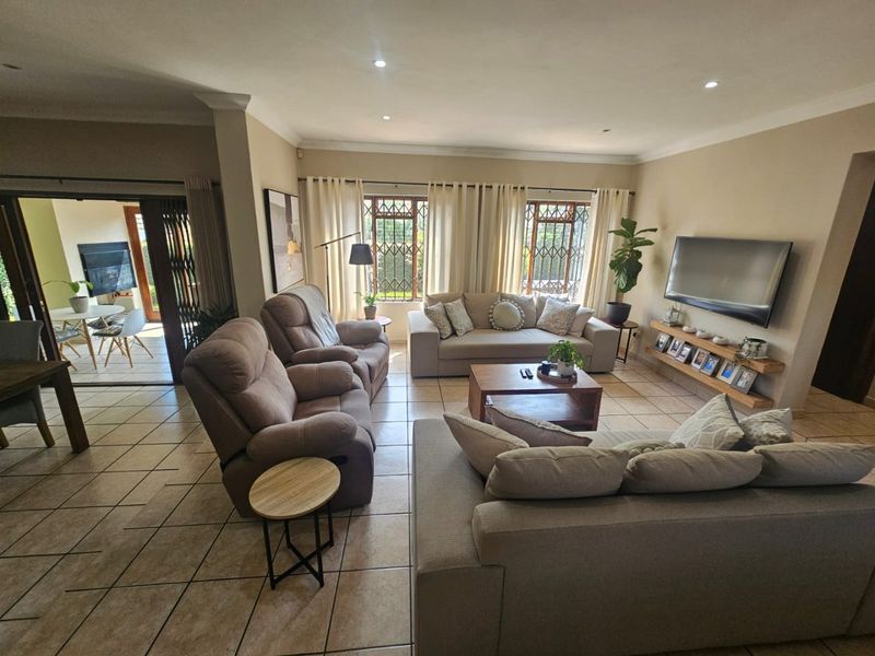 Pristine North-Facing Family Home. - Photo 9