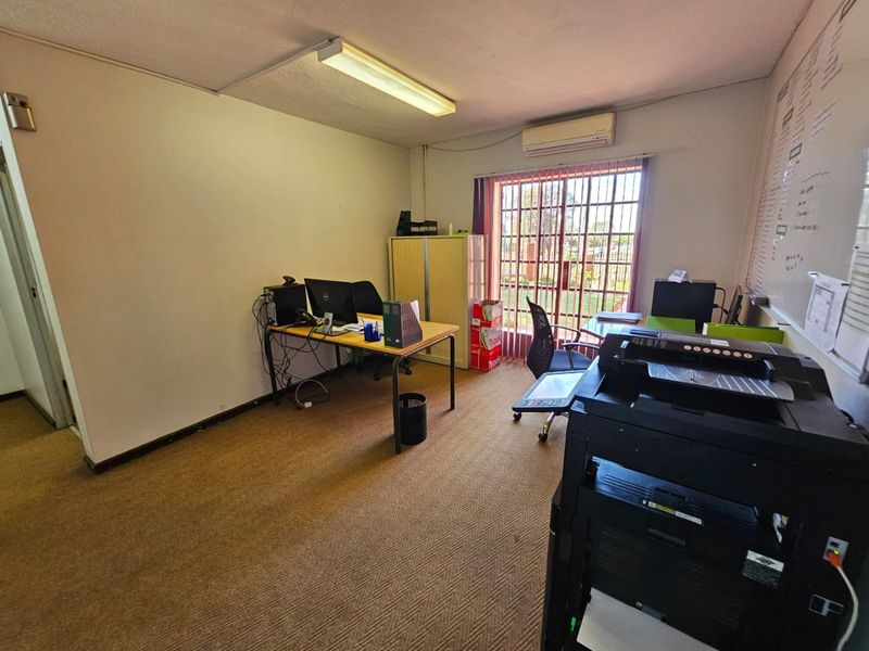 PRIME LOCATION, BUSINESS OPPURTUNITY. - Photo 7