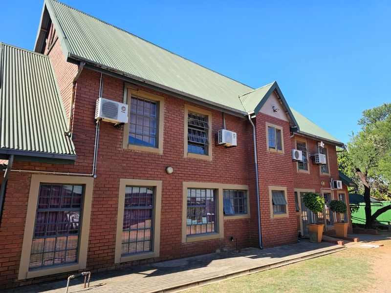 PRIME LOCATION, BUSINESS OPPURTUNITY. - Photo 5