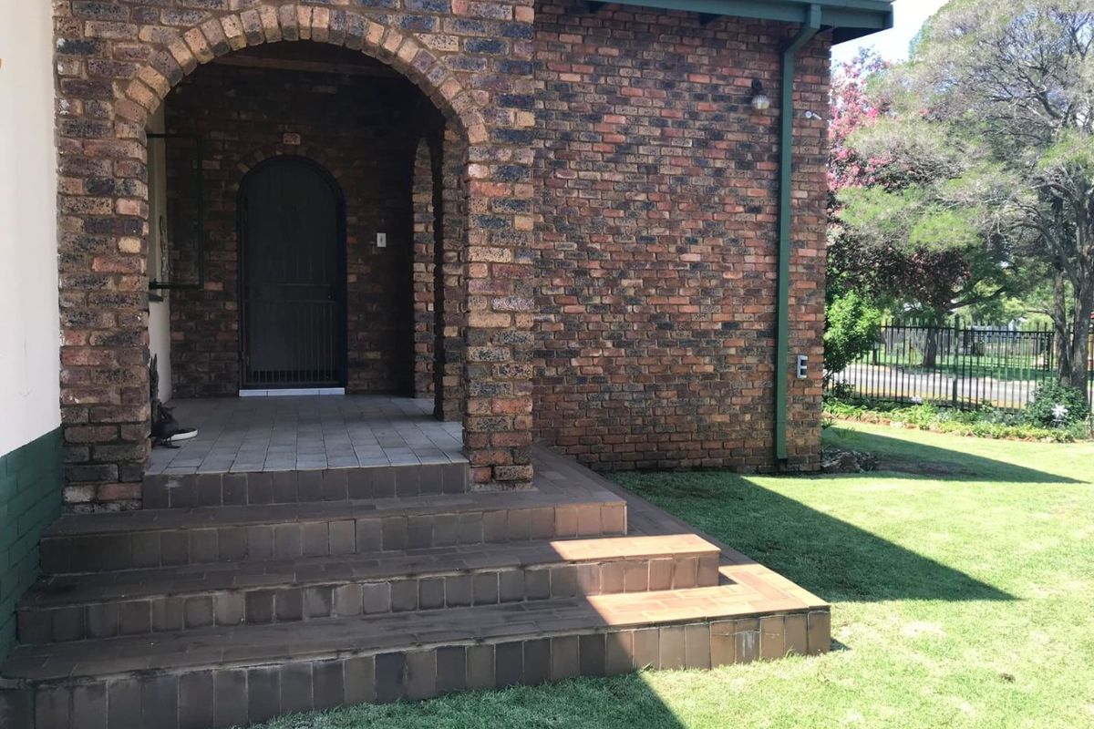 Sole Mandate – Spacious 4-Bedroom Family Home in Valhalla - Centurion - Photo 4