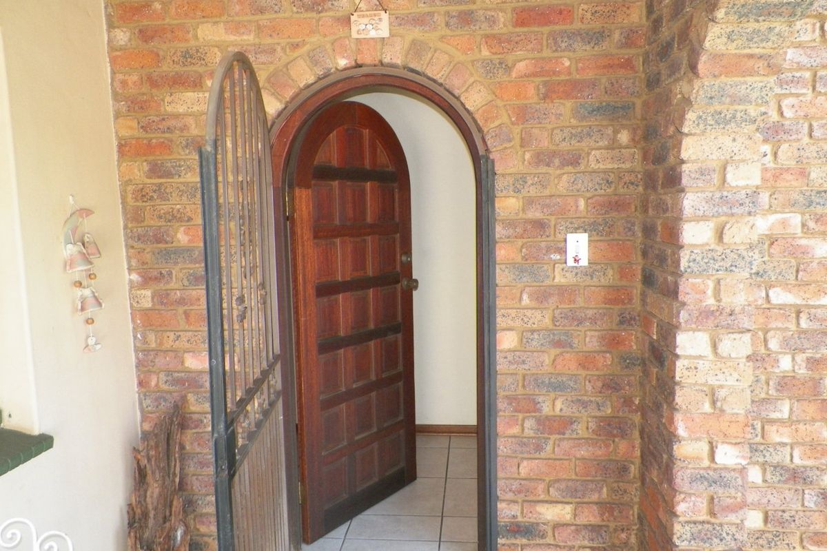 Sole Mandate – Spacious 4-Bedroom Family Home in Valhalla - Centurion - Photo 5