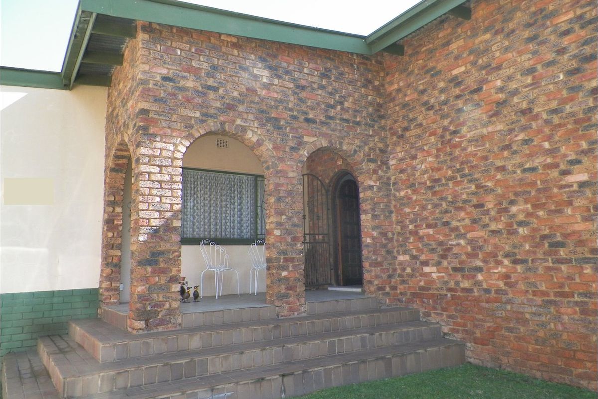 Sole Mandate – Spacious 4-Bedroom Family Home in Valhalla - Centurion - Photo 3