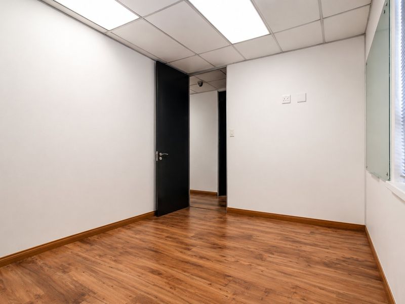 Premium Shared Office Rental in Fourways | Furnished Offices with Boardroom & Solar Power - Photo 7