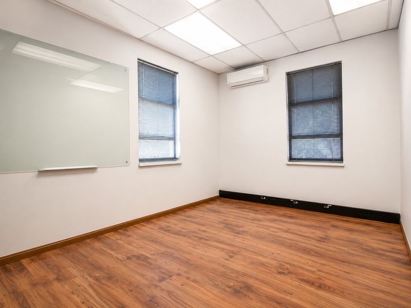 Premium Shared Office Rental in Fourways | Furnished Offices with Boardroom & Solar Power - Photo 6