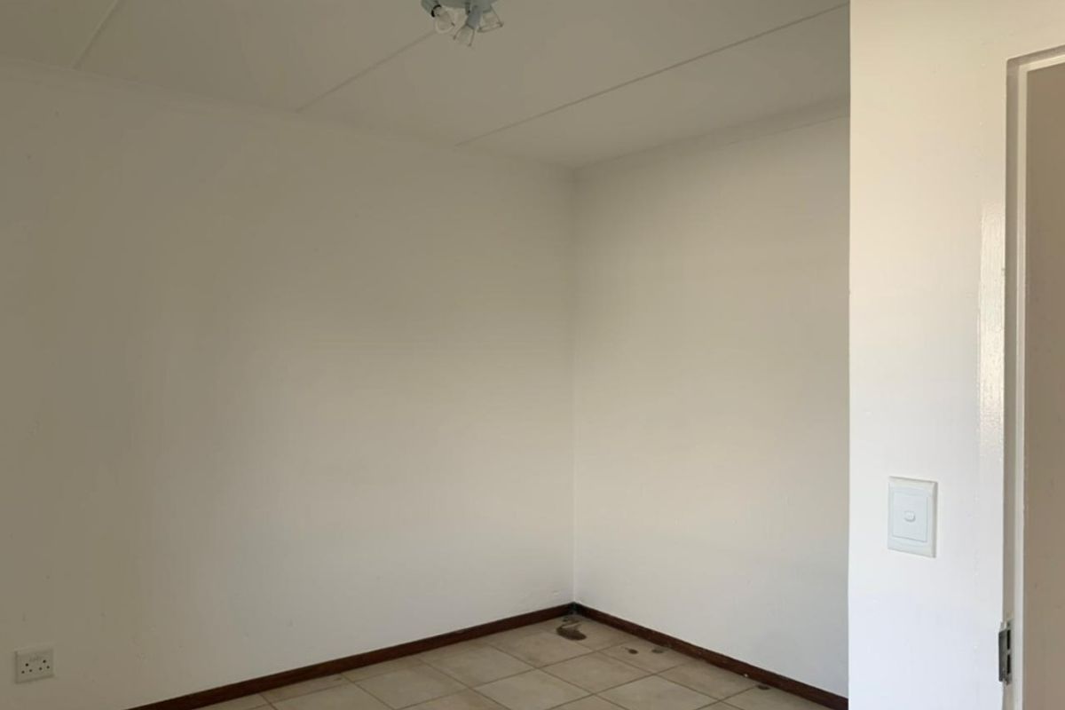 2 Bedroom and 1 Bathroom townhouse for rental in Helderwyk Estate - Photo 5