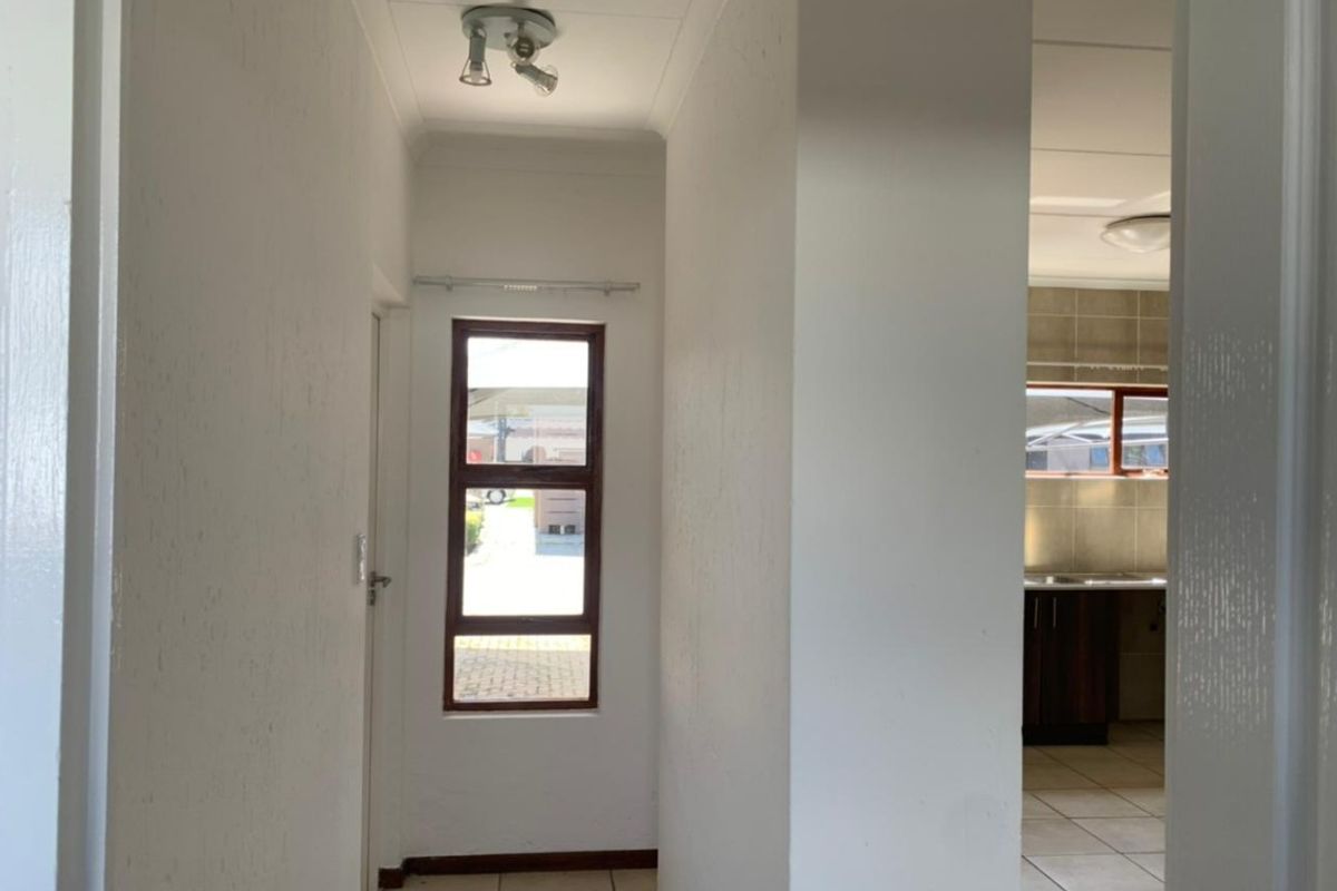 2 Bedroom and 1 Bathroom townhouse for rental in Helderwyk Estate - Photo 3